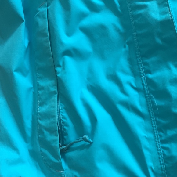 North face rain jacket size small. - Picture 4 of 15